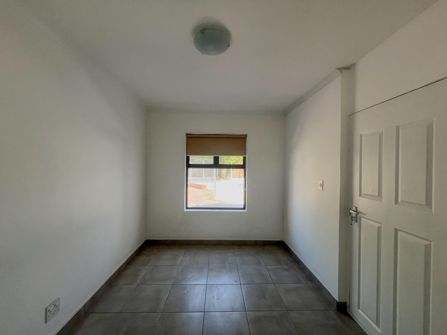 To Let 1 Bedroom Property for Rent in Pinelands Western Cape
